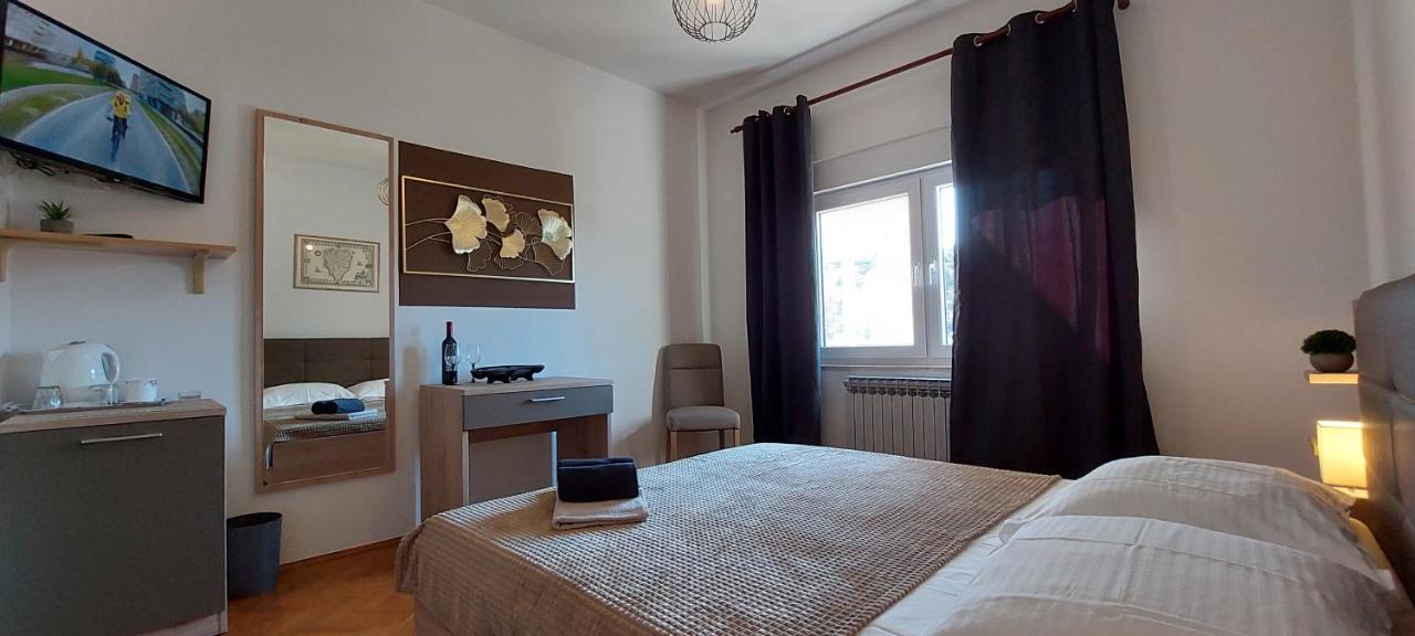 Villa Salvia Rooms And Apartments Ровінь Екстер'єр фото