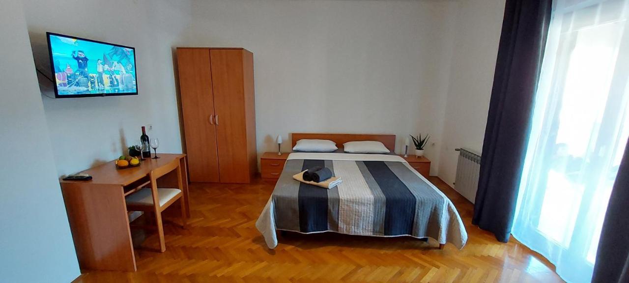 Villa Salvia Rooms And Apartments Ровінь Екстер'єр фото