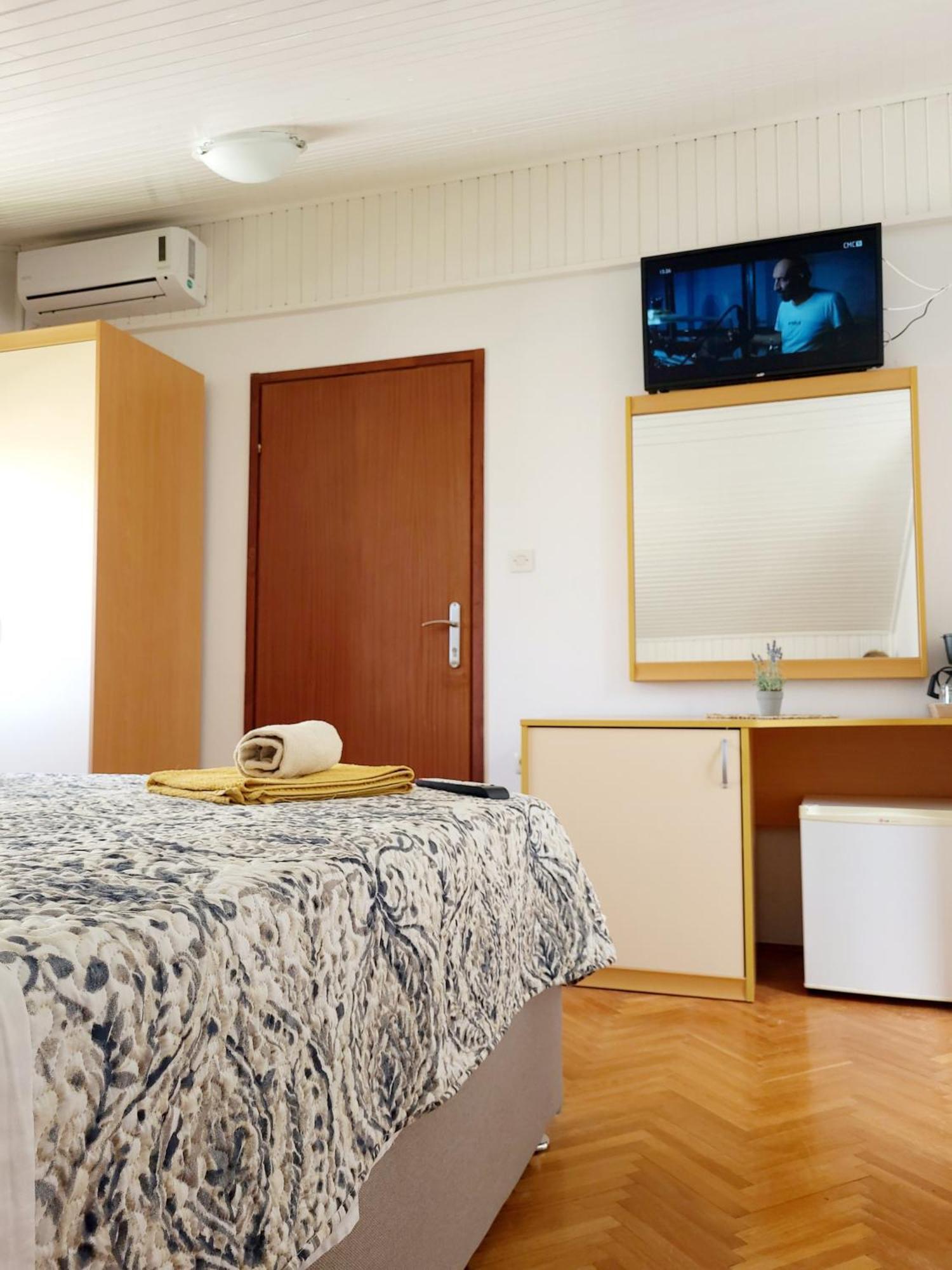 Villa Salvia Rooms And Apartments Ровінь Екстер'єр фото